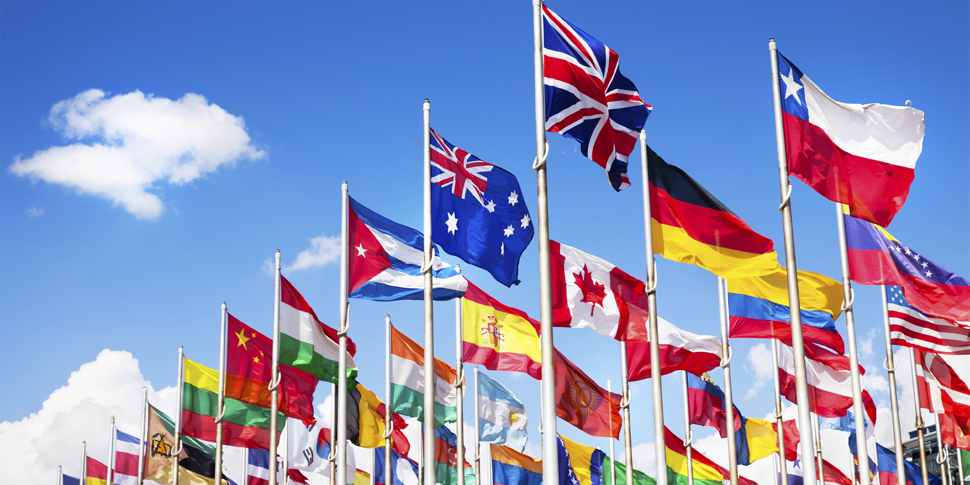 Flaggor från många olika länder bredvid varandra